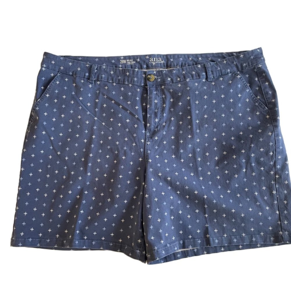 a.n.a. Women's Plus-Size 28 BLUE w/GEOMETRIC  7" Mid Rise Flat-front Chino Short